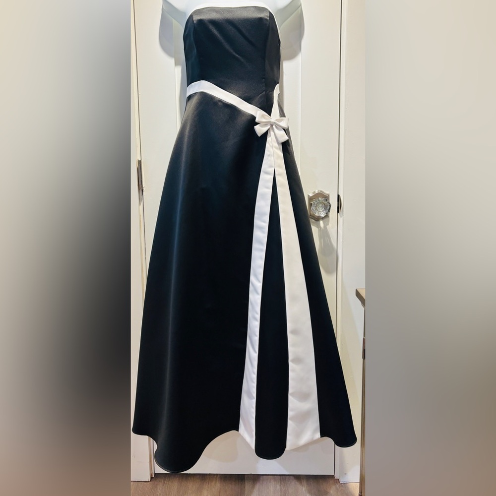 Scott McClintock Black & White Evening Gown 4P